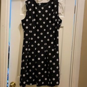 Polka dot dress with pleated skirt